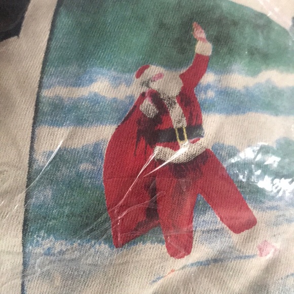 🆕🎄🎁🎅Men’s Christmas Tee with 🎅on it🎄 - Picture 5 of 5